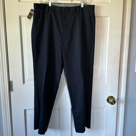 Dockers D3 Classic Fit Never-Iron Essential Kahaki Pants. NWT. 36x29 - Picture 3 of 8